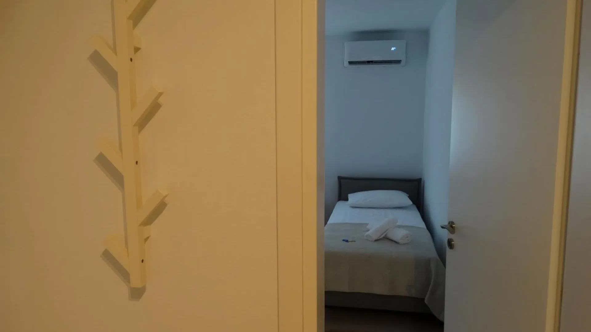 Tana'S Comfort Himara 0*,  Albania